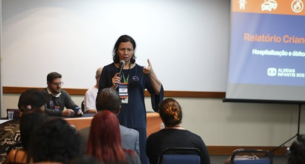 Dra. Simone de Campos Vieira Abib, cirurgiã pediátrica e livre-docente, durante o lançamento do Relatório Criança Segura 2026, em São Paulo.
