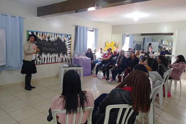 Ação da Aldeias Infantis SOS ajuda a conscientizar famílias em Poá