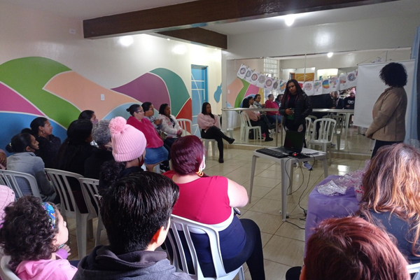 Ação da Aldeias Infantis SOS ajuda a conscientizar famílias em Poá