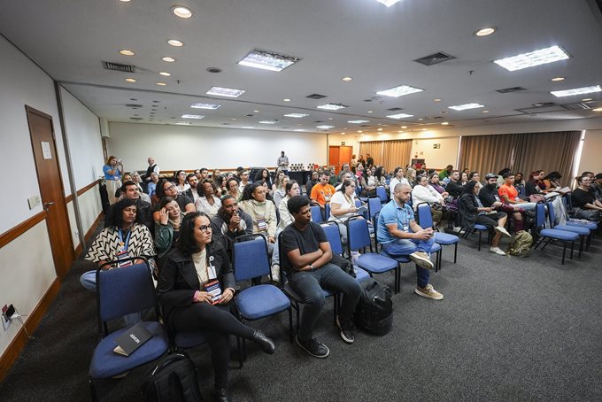 Mais de 100 pessoas estiveram presentes durante o lançamento do Relatório Criança Segura 2026